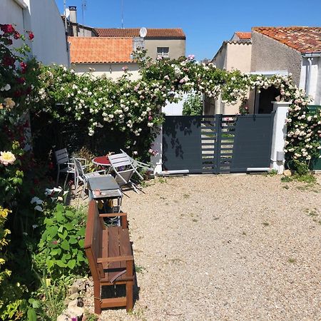 ブルスフラン Au Pied De L'Ile Oleronヴィラ エクステリア 写真